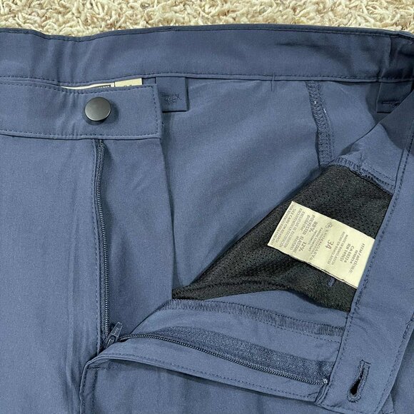 Legendary Outfitters Men’s Soft Cargo Tech Shorts Navy, Size 34 (New) - Picture 4 of 12